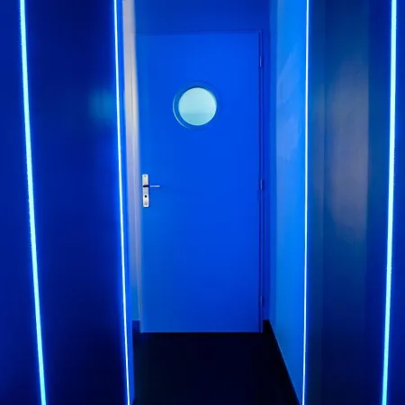 L'eclipsina - Insolite Dans Un Univers Futuriste *