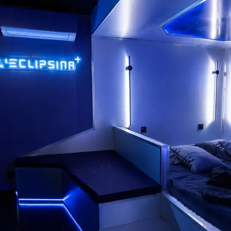 Daire L'eclipsina - Insolite Dans Un Univers Futuriste *